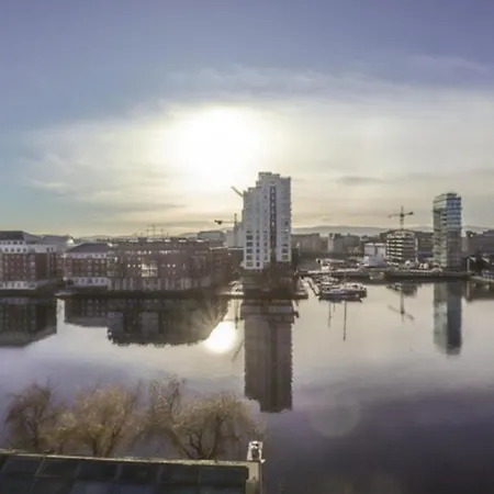 Apartment 2 Bedroom Grand Canal Dock- Breathtaking Liffey Views