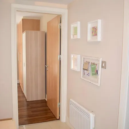 2 Bedroom Grand Canal Dock- Breathtaking Liffey Views