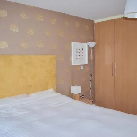 2 Bedroom Grand Canal Dock- Breathtaking Liffey Views *
